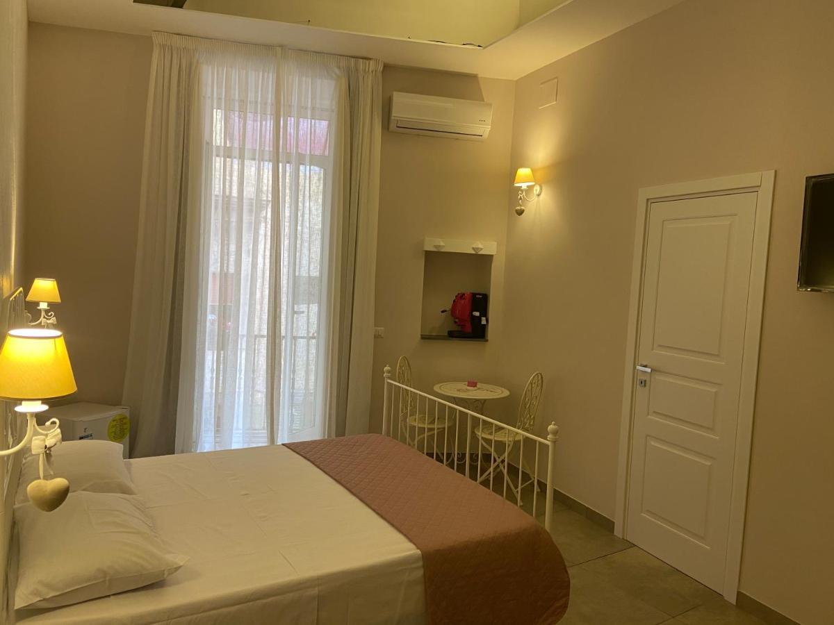 Beb La Gemma Bed & Breakfast Napoli Dış mekan fotoğraf