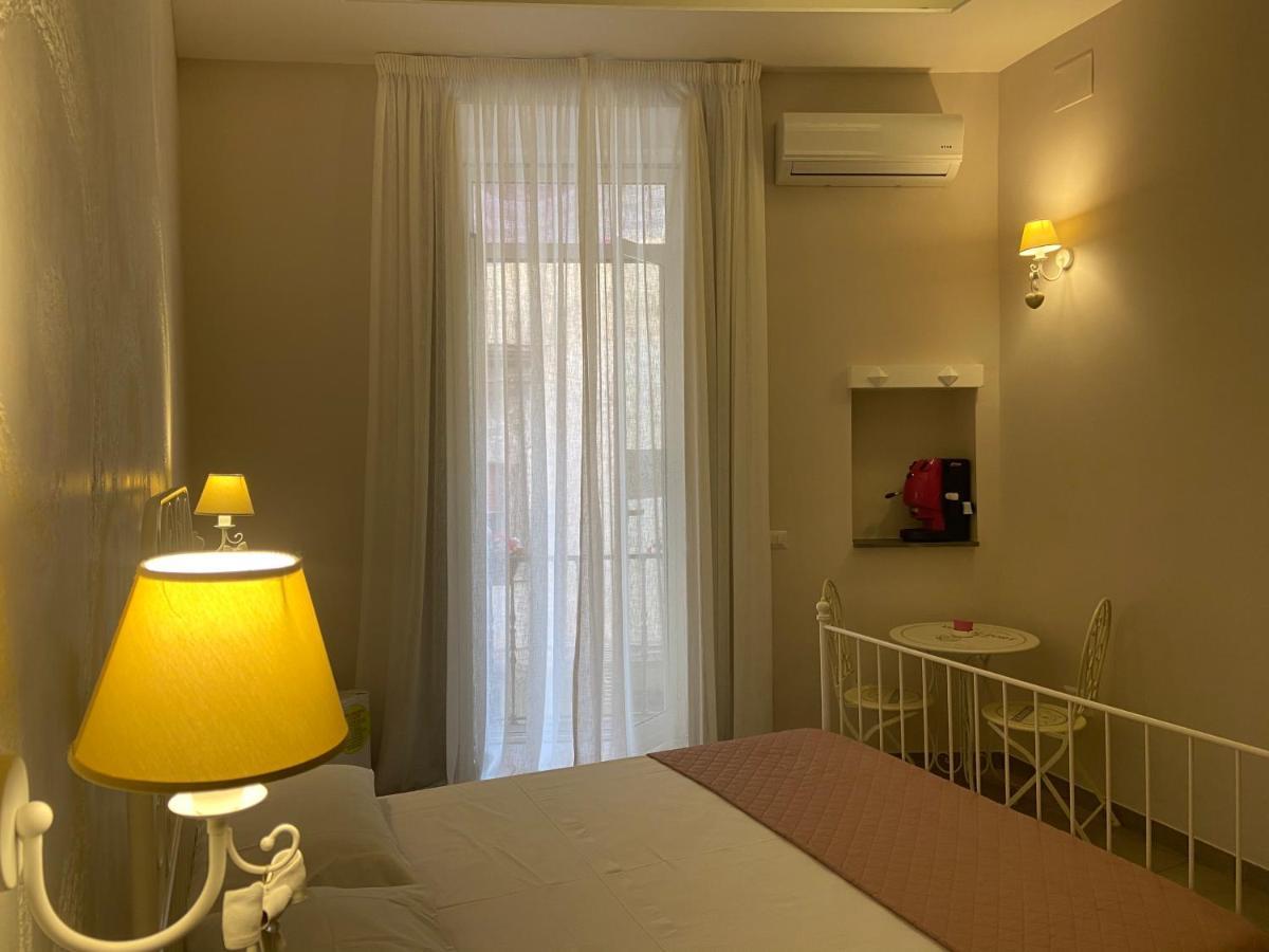 Beb La Gemma Bed & Breakfast Napoli Dış mekan fotoğraf
