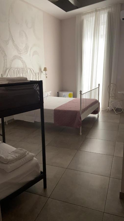 Beb La Gemma Bed & Breakfast Napoli Dış mekan fotoğraf