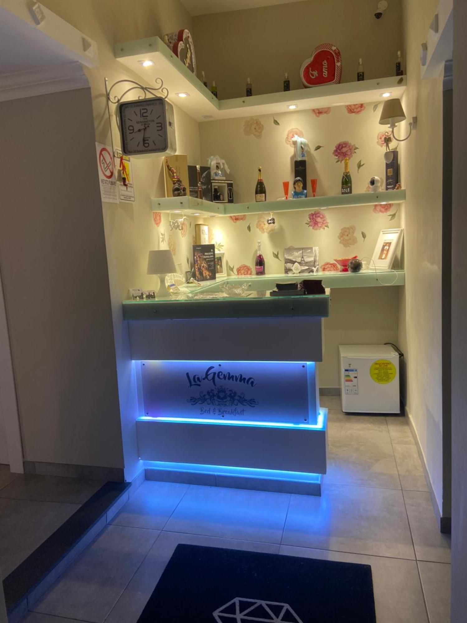 Beb La Gemma Bed & Breakfast Napoli Dış mekan fotoğraf