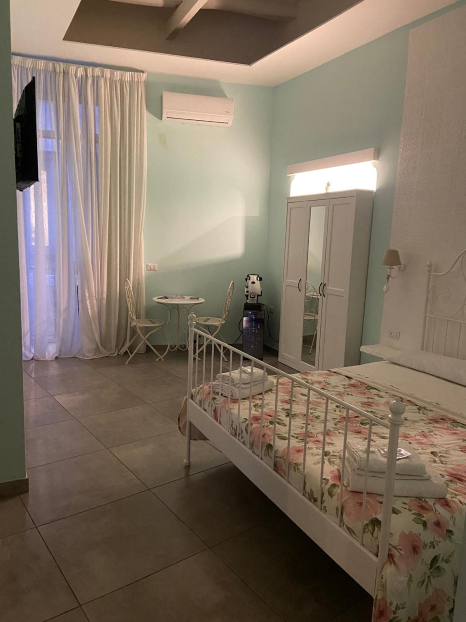 Beb La Gemma Bed & Breakfast Napoli Dış mekan fotoğraf
