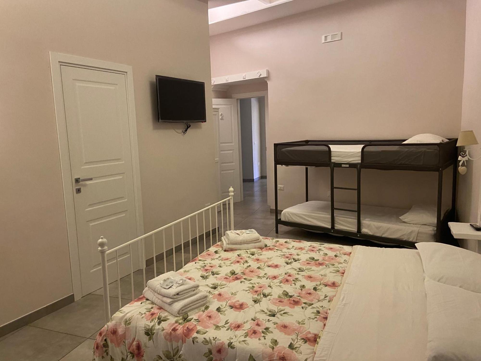 Beb La Gemma Bed & Breakfast Napoli Dış mekan fotoğraf