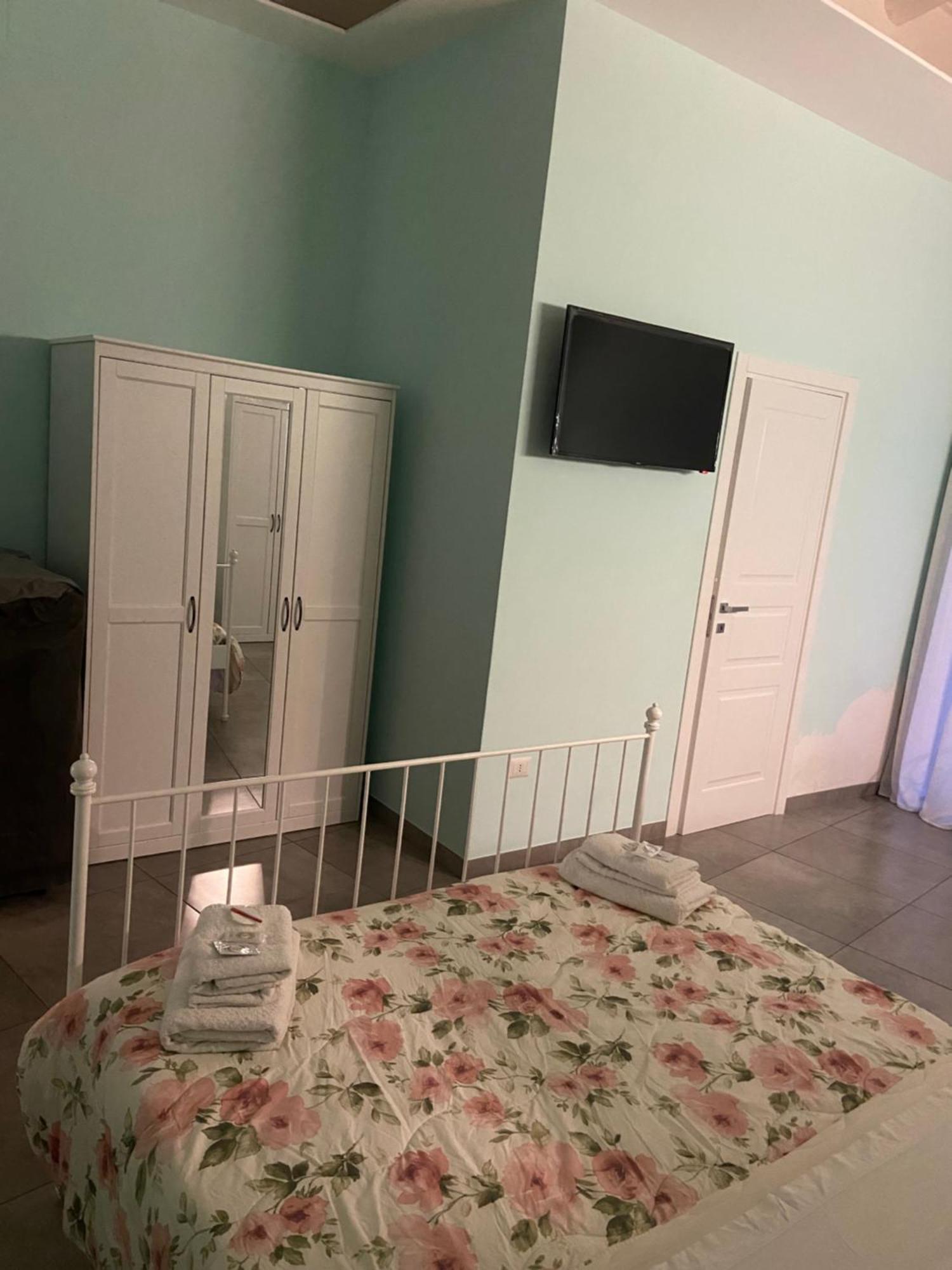 Beb La Gemma Bed & Breakfast Napoli Dış mekan fotoğraf