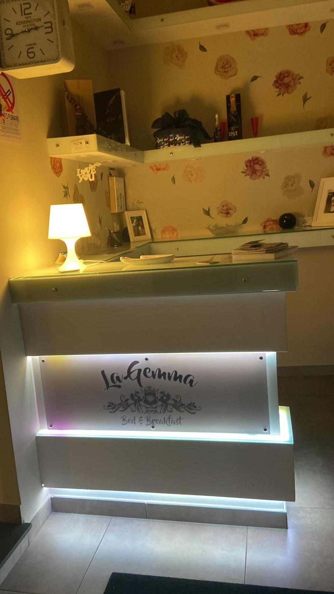 Beb La Gemma Bed & Breakfast Napoli Dış mekan fotoğraf