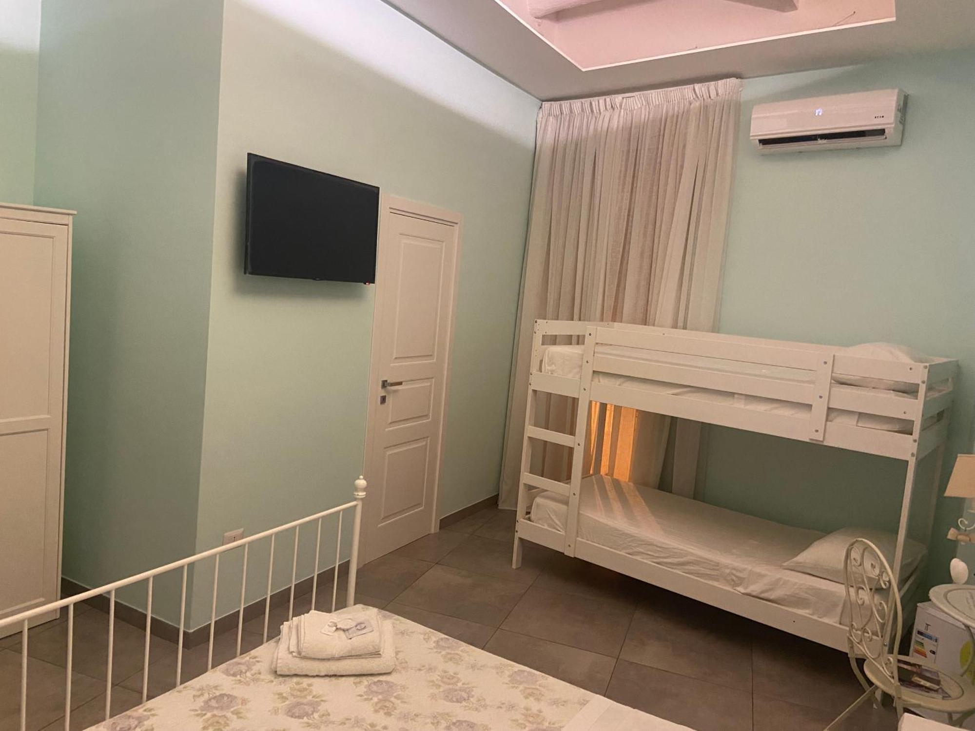 Beb La Gemma Bed & Breakfast Napoli Dış mekan fotoğraf
