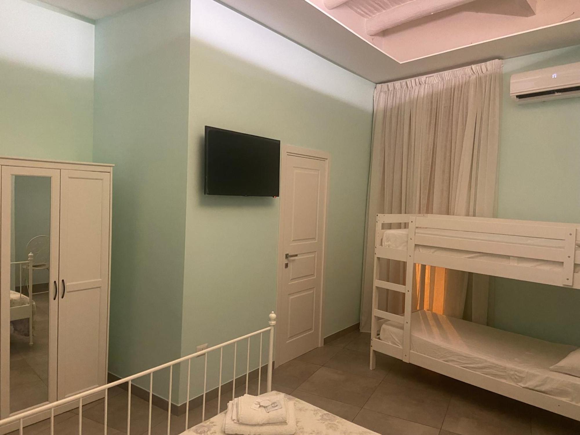 Beb La Gemma Bed & Breakfast Napoli Dış mekan fotoğraf