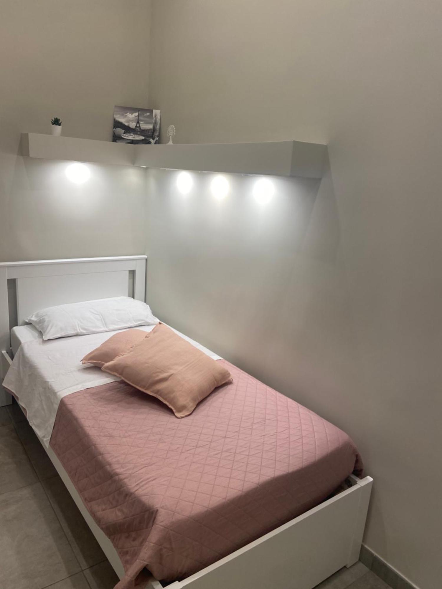 Beb La Gemma Bed & Breakfast Napoli Dış mekan fotoğraf